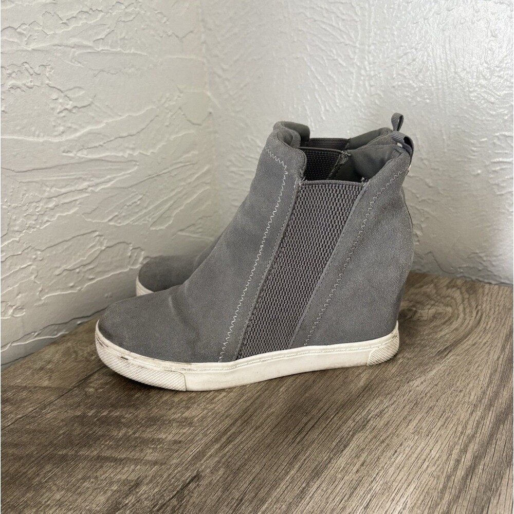 Steve Madden Women’s Gray suede leather upper Leo Hidden Wedge Sneakers Size 7
